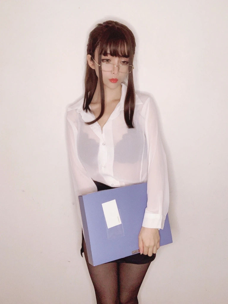 rioko凉凉子《教师》主题写真：18张全套美图