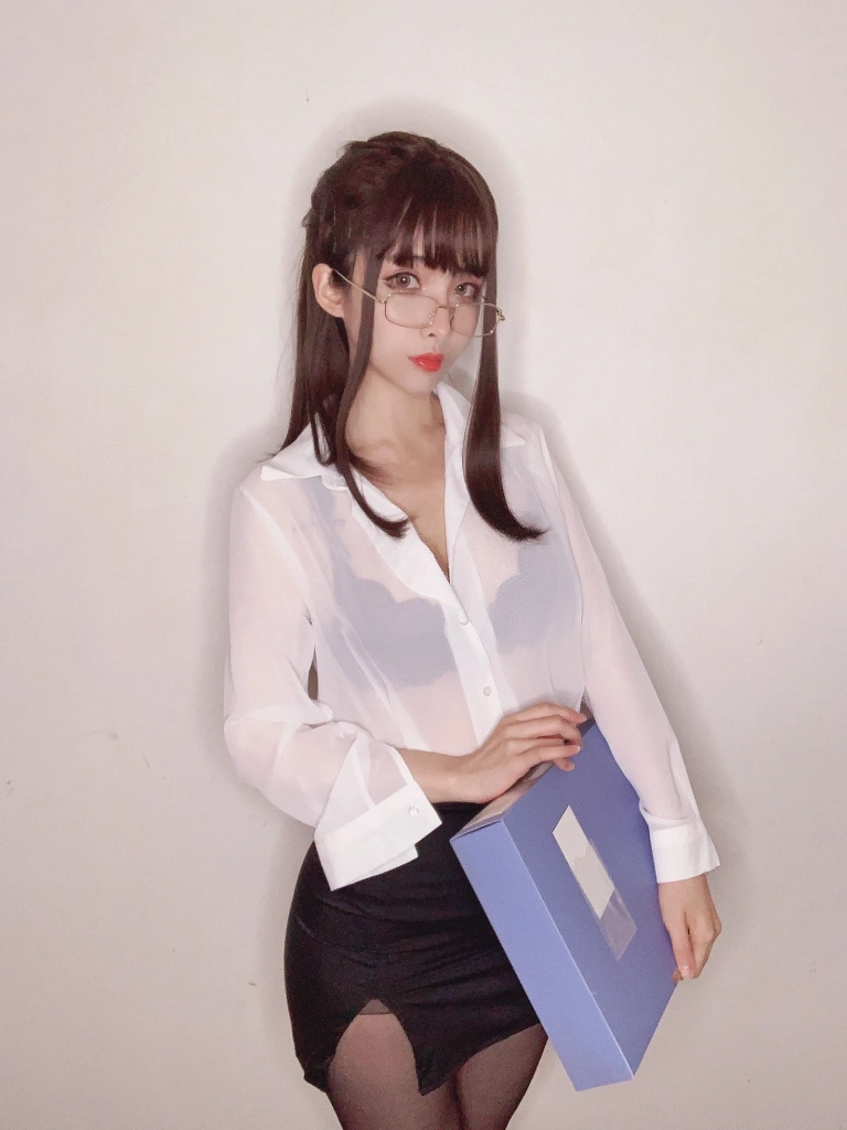 rioko凉凉子《教师》主题写真：18张全套美图