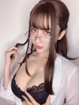 rioko凉凉子《教师》主题写真：18张全套美图