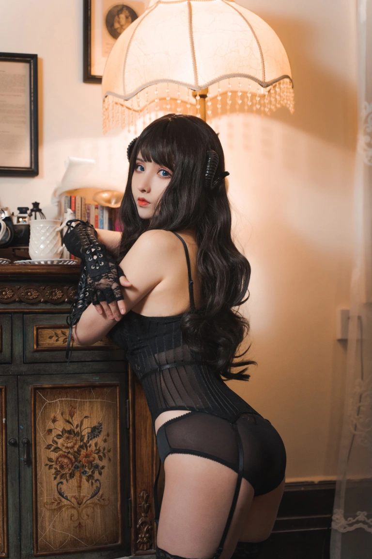 rioko凉凉子《魅魔》主题写真：20张全套美图