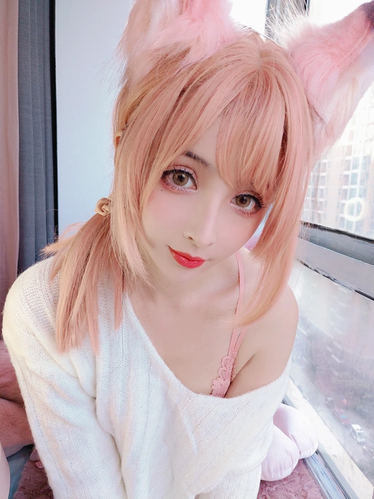 rioko凉凉子《家中的人妻狐》主题写真：20张全套美图，含2个视频