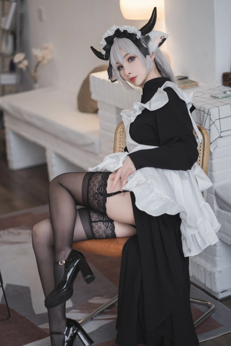 rioko凉凉子《贴心的牛奶女仆》主题写真：45张全套美图