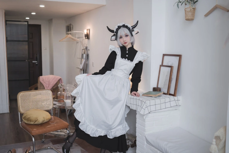 rioko凉凉子《贴心的牛奶女仆》主题写真：45张全套美图