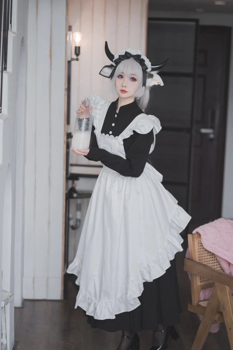 rioko凉凉子《贴心的牛奶女仆》主题写真：45张全套美图