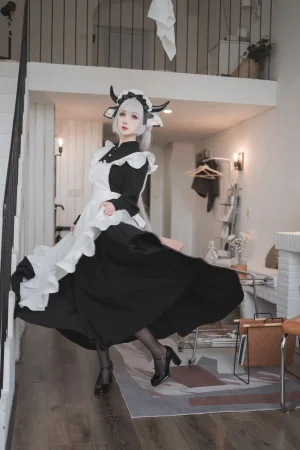 rioko凉凉子《贴心的牛奶女仆》主题写真：45张全套美图