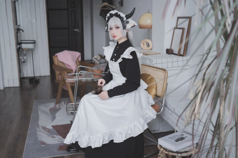 rioko凉凉子《贴心的牛奶女仆》主题写真：45张全套美图