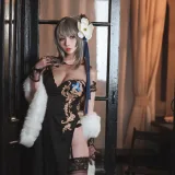 rioko凉凉子《瑰丽的执勤人》主题写真：30张全套美图，含11个视频