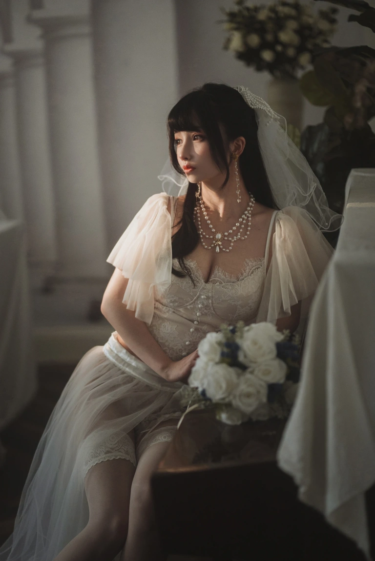 rioko凉凉子《透明婚纱》主题写真：39张全套美图