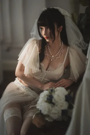 rioko凉凉子《透明婚纱》主题写真：39张全套美图