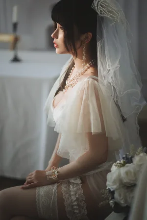 rioko凉凉子《透明婚纱》主题写真：39张全套美图