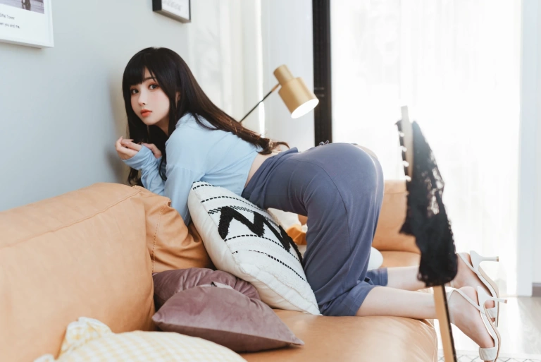 rioko凉凉子《吉他妹妹系带裙》主题写真：45张全套美图，含1个视频