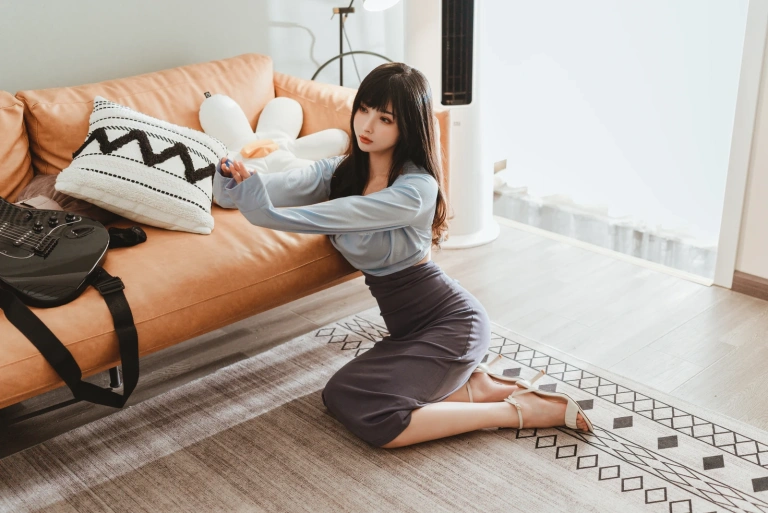 rioko凉凉子《吉他妹妹系带裙》主题写真：45张全套美图，含1个视频