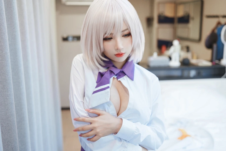 rioko凉凉子《电光机王 貉》主题写真：51张全套美图，含8个视频