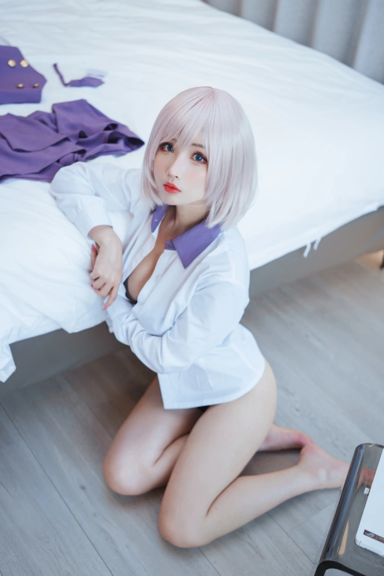 rioko凉凉子《电光机王 貉》主题写真：51张全套美图，含8个视频