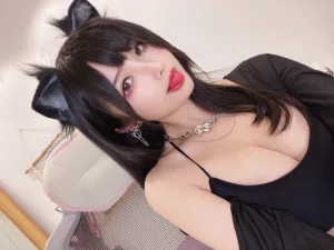 rioko凉凉子《辣妹猫猫》主题写真：20张全套美图