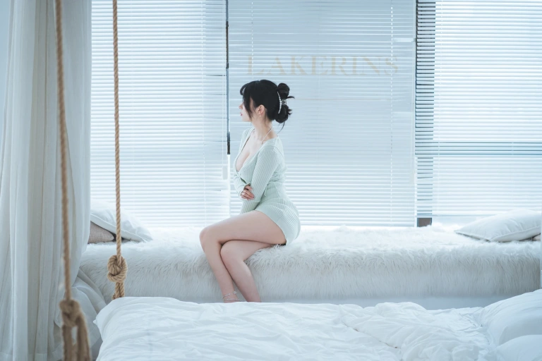 rioko凉凉子《人妻毛衣》主题写真：54张全套美图