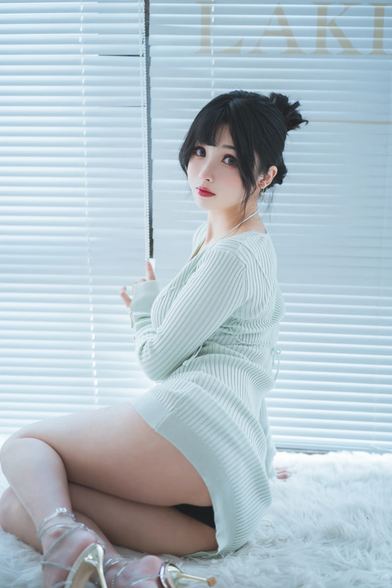 rioko凉凉子《人妻毛衣》主题写真：54张全套美图