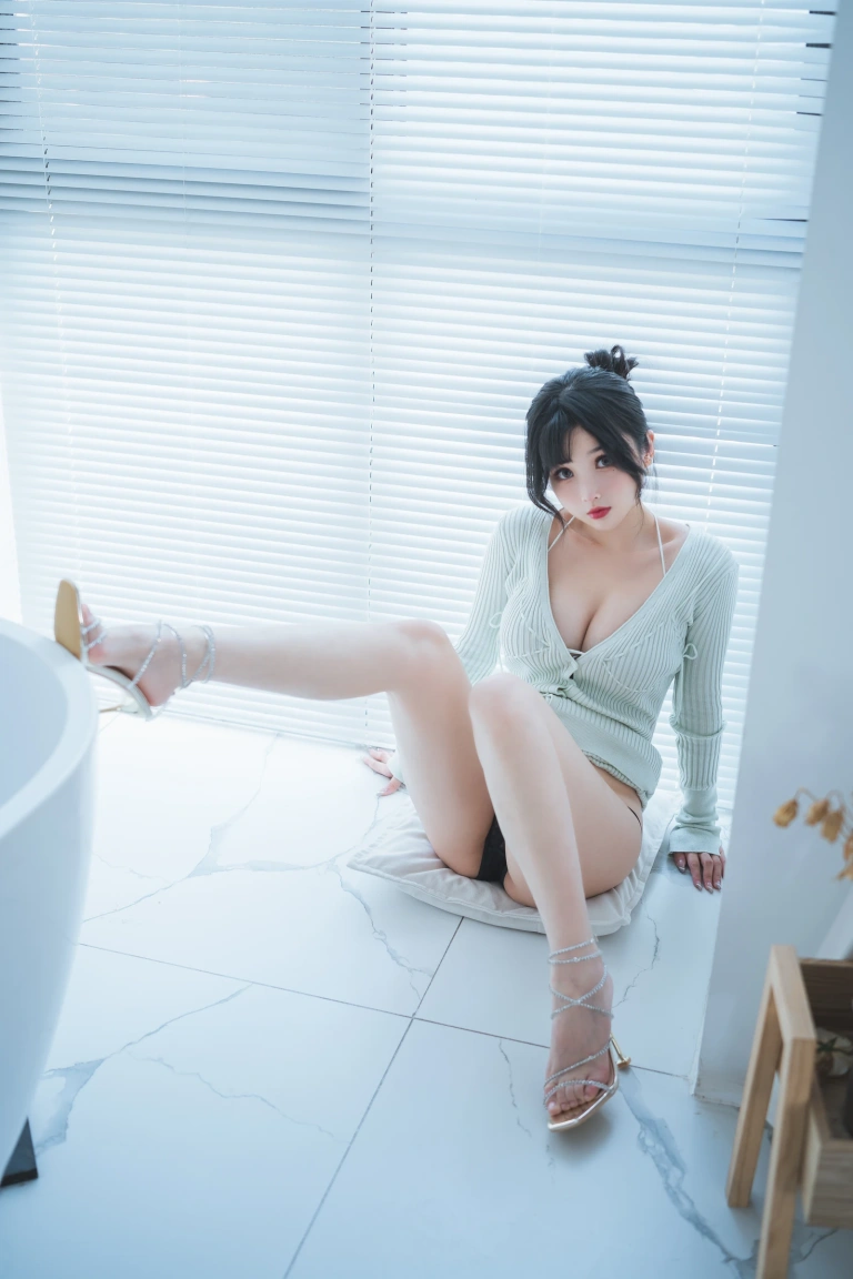 rioko凉凉子《人妻毛衣》主题写真：54张全套美图