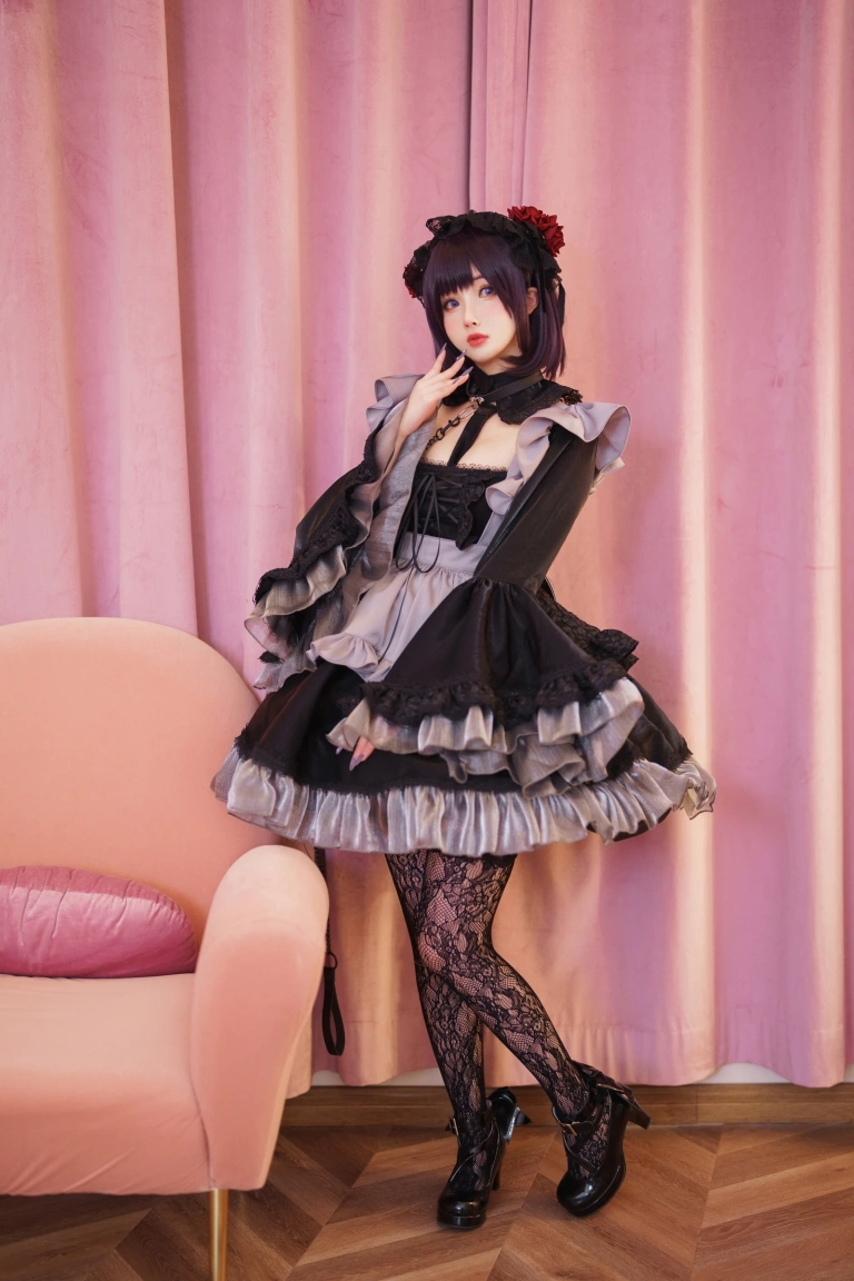 rioko凉凉子《更衣人偶坠入爱河 喜多川海梦cos+黑江雫女仆装（漫展+game）》主题写真：108张全套美图，含6个视频