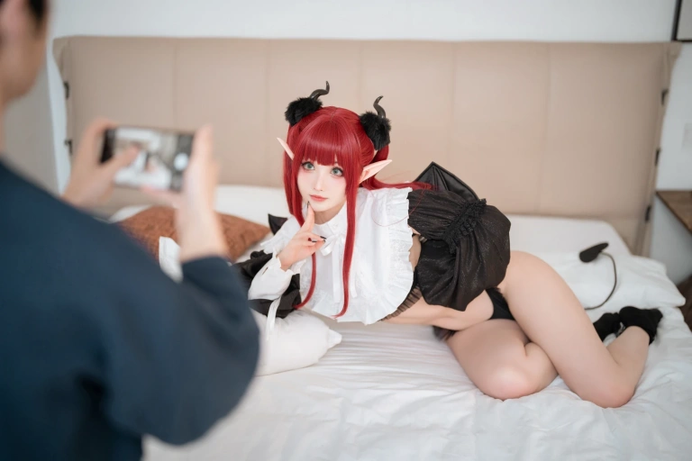 rioko凉凉子《更衣人偶坠入爱河 喜多川海梦 梦魔利兹》主题写真：48张全套美图