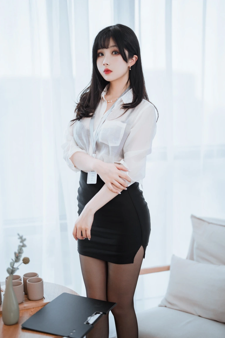 rioko凉凉子《黑丝OL制服双人（&面饼仙儿）》主题写真：102张全套美图，含11个视频