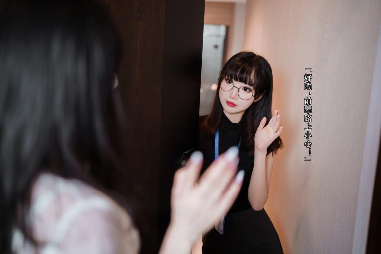 rioko凉凉子《黑丝OL制服双人（&面饼仙儿）》主题写真：102张全套美图，含11个视频