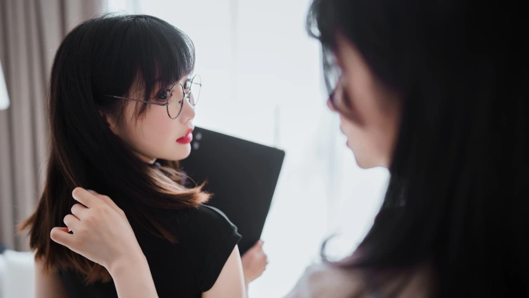 rioko凉凉子《黑丝OL制服双人（&面饼仙儿）》主题写真：102张全套美图，含11个视频