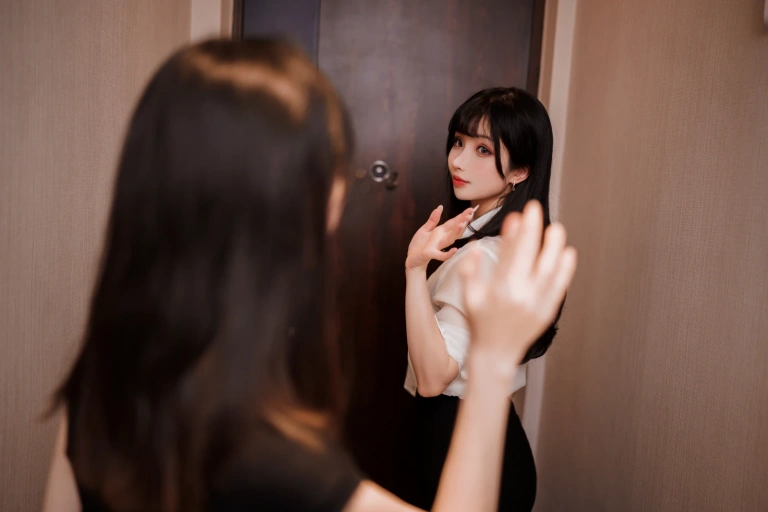 rioko凉凉子《黑丝OL制服双人（&面饼仙儿）》主题写真：102张全套美图，含11个视频