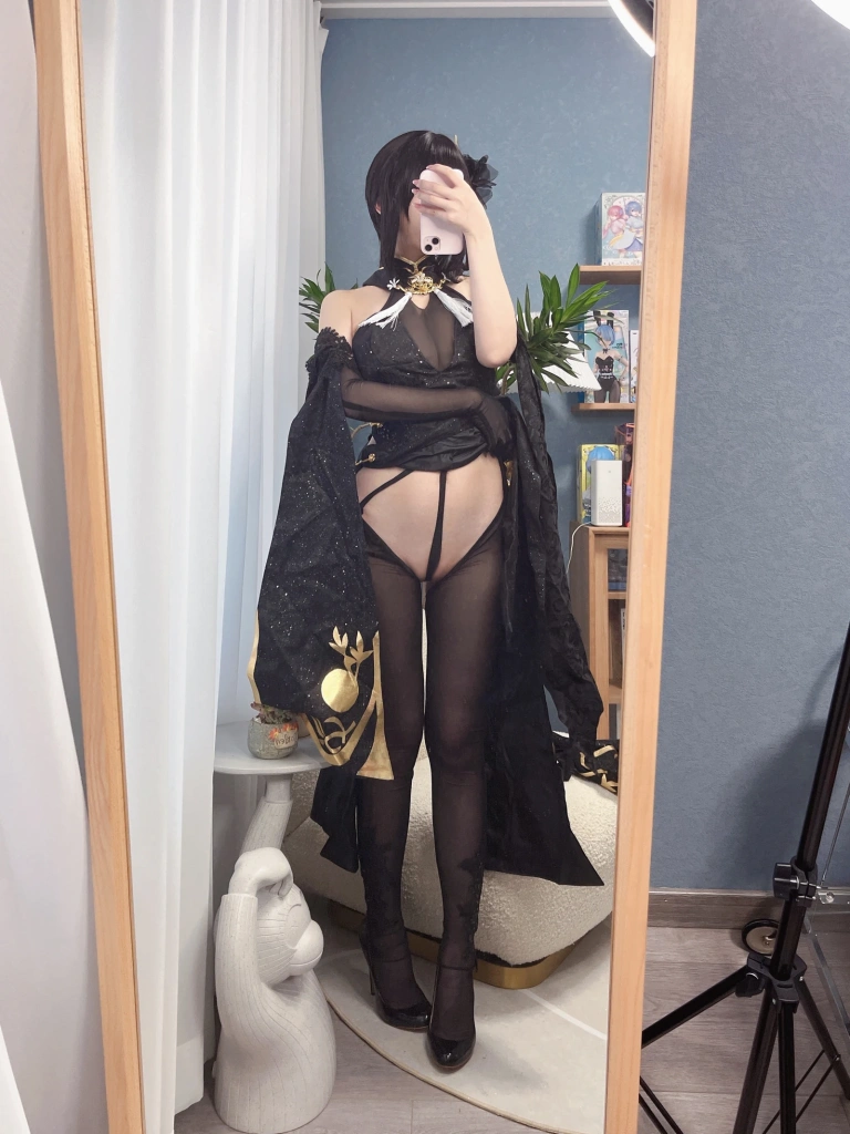 rioko凉凉子《镇海 自拍》主题写真：20张全套美图