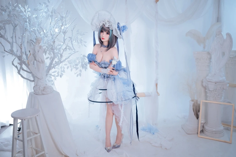 rioko凉凉子《柴郡冰雪公主》主题写真：40张全套美图