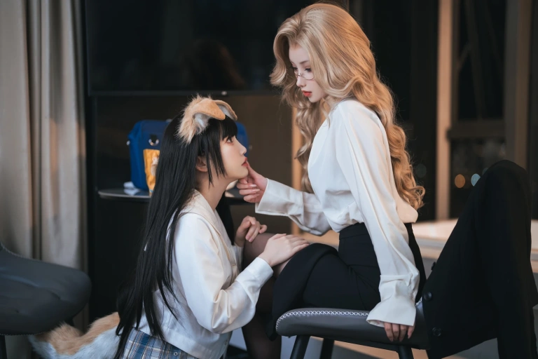 rioko凉凉子《女上司双人组合版（&面饼仙儿）》主题写真：41张全套美图，含1个视频
