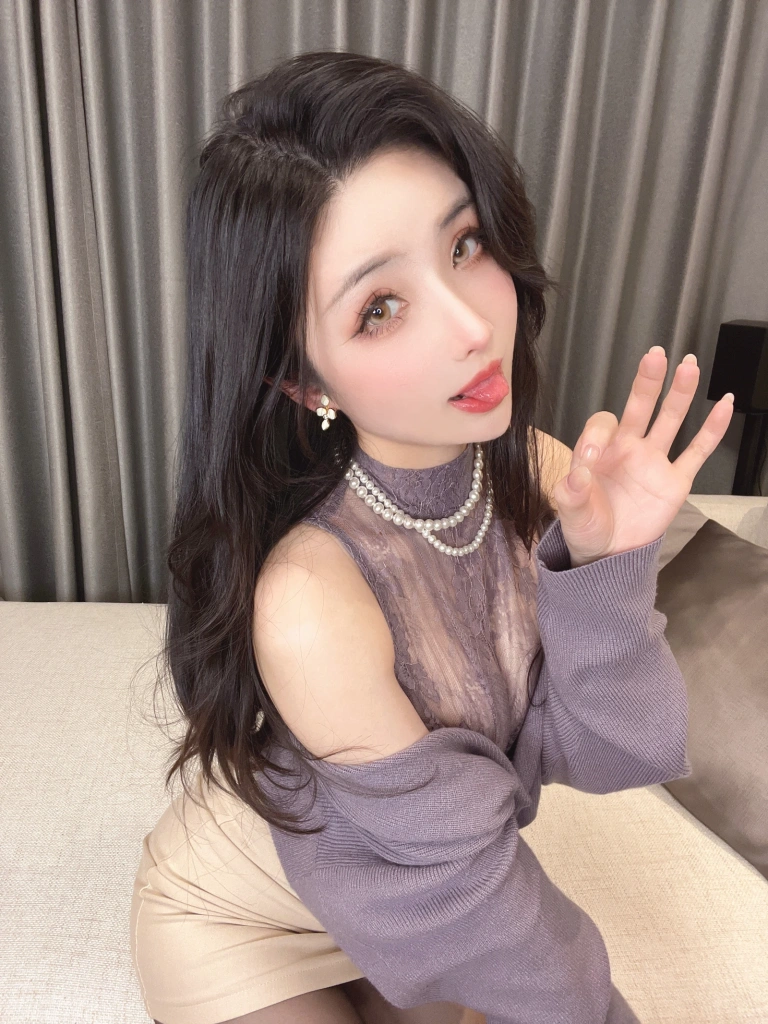rioko凉凉子《情人节巧克力》主题写真：40张全套美图，含25个视频
