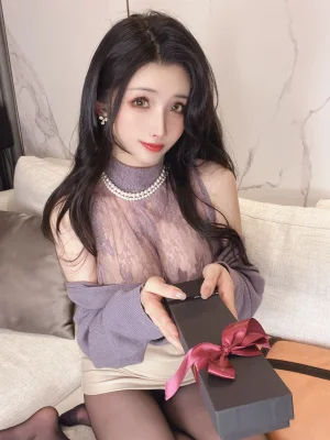 rioko凉凉子《情人节巧克力》主题写真：40张全套美图，含25个视频