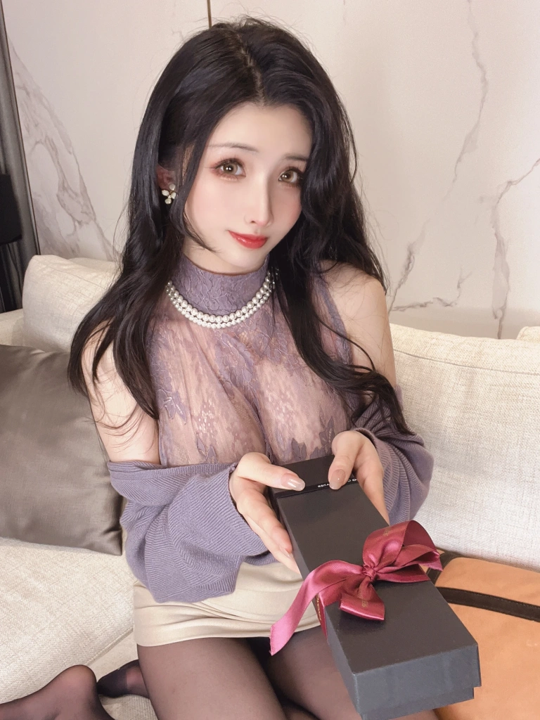 rioko凉凉子《情人节巧克力》主题写真：40张全套美图，含25个视频