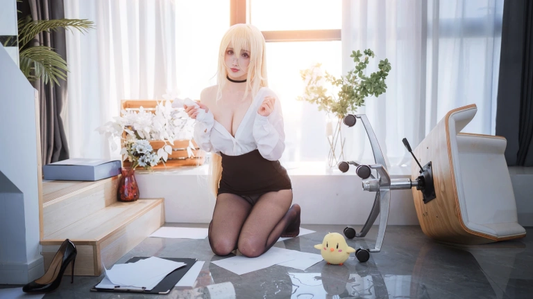 rioko凉凉子《办公室的意外（怨仇制服套装）》主题写真：35张全套美图