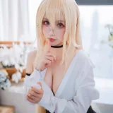 rioko凉凉子《办公室的意外（怨仇制服套装）》主题写真：35张全套美图