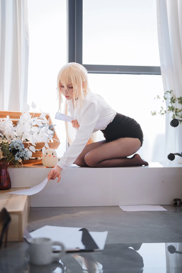 rioko凉凉子《办公室的意外（怨仇制服套装）》主题写真：35张全套美图