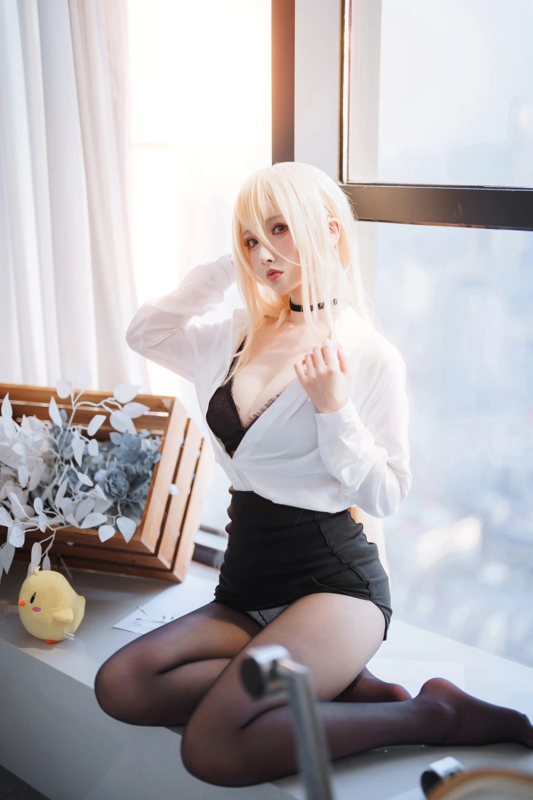rioko凉凉子《办公室的意外（怨仇制服套装）》主题写真：35张全套美图