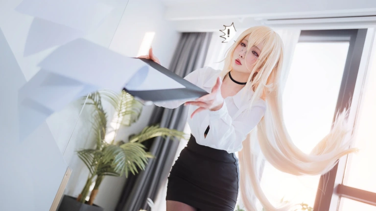 rioko凉凉子《办公室的意外（怨仇制服套装）》主题写真：35张全套美图