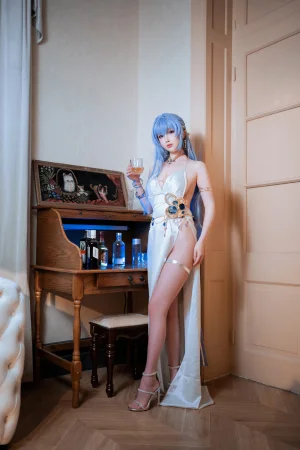 rioko凉凉子《海伦礼服》主题写真：48张全套美图，含14个视频