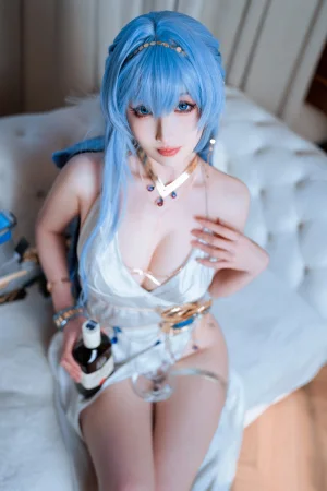 rioko凉凉子《海伦礼服》主题写真：48张全套美图，含14个视频