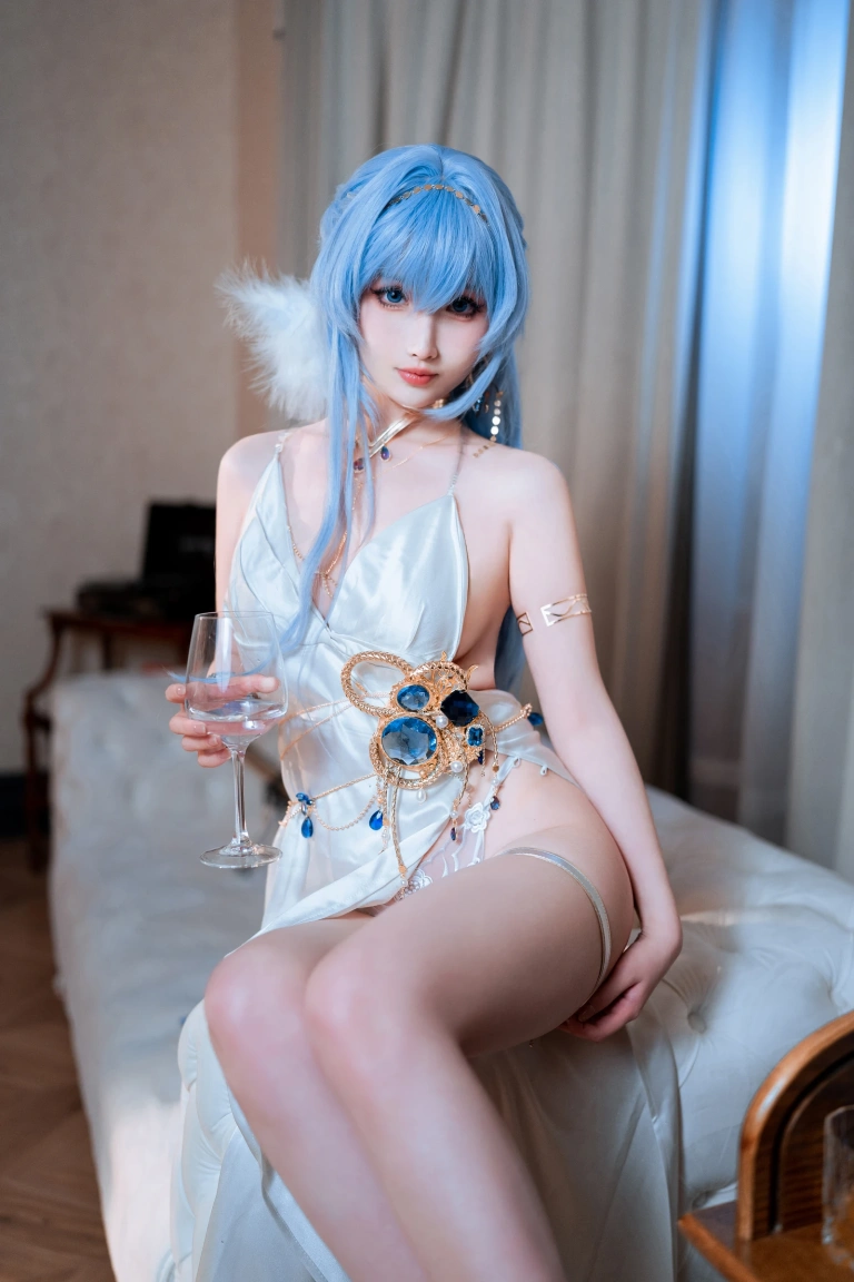 rioko凉凉子《海伦礼服》主题写真：48张全套美图，含14个视频