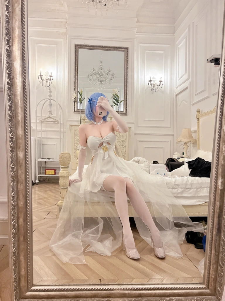rioko凉凉子《恰巴耶夫礼服》主题写真：42张全套美图，含11个视频