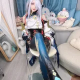 rioko凉凉子《有点那个的申鹤》主题写真：35张全套美图，含11个视频