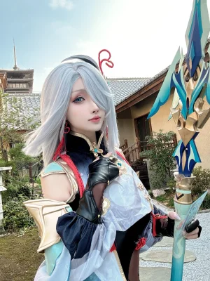 rioko凉凉子《有点那个的申鹤》主题写真：35张全套美图，含11个视频