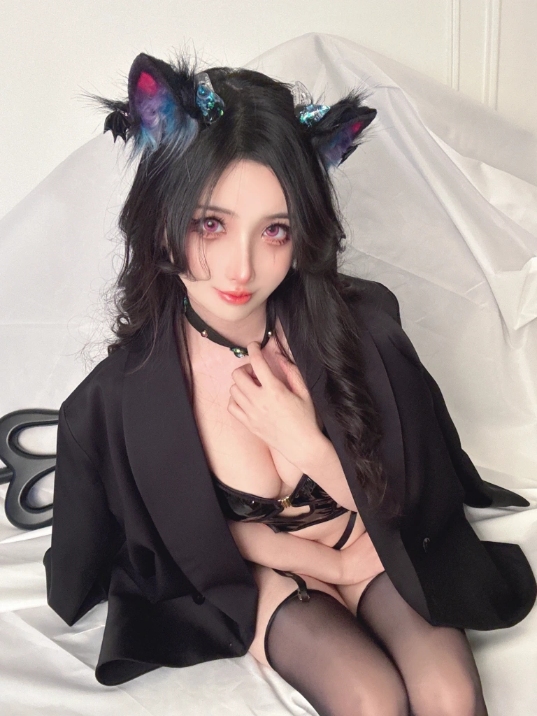 rioko凉凉子《万圣节小恶魔猫耳》主题写真：30张全套美图，含13个视频