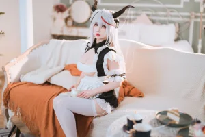 rioko凉凉子《妄想航线 港区的龙女仆》主题写真：30张全套美图