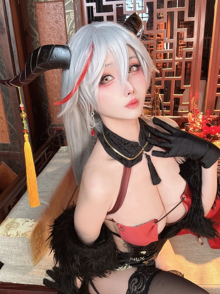 rioko凉凉子《龙年龙图》主题写真：20张全套美图，含1个视频