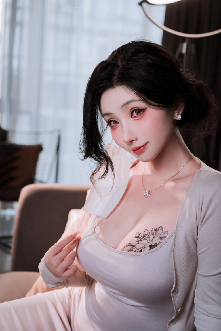 rioko凉凉子《KPring妈咪原创设计 邻居家的大姐姐》主题写真：60张全套美图，含11个视频
