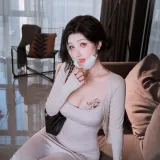 rioko凉凉子《KPring妈咪原创设计 邻居家的大姐姐》主题写真：60张全套美图，含11个视频